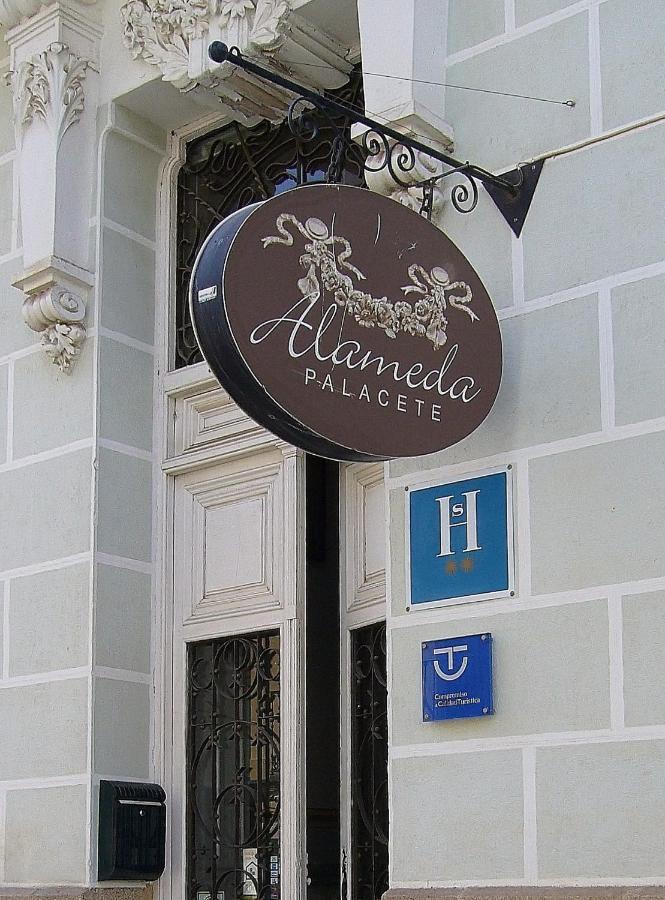 Alameda Palacete Caces Kültér fotó